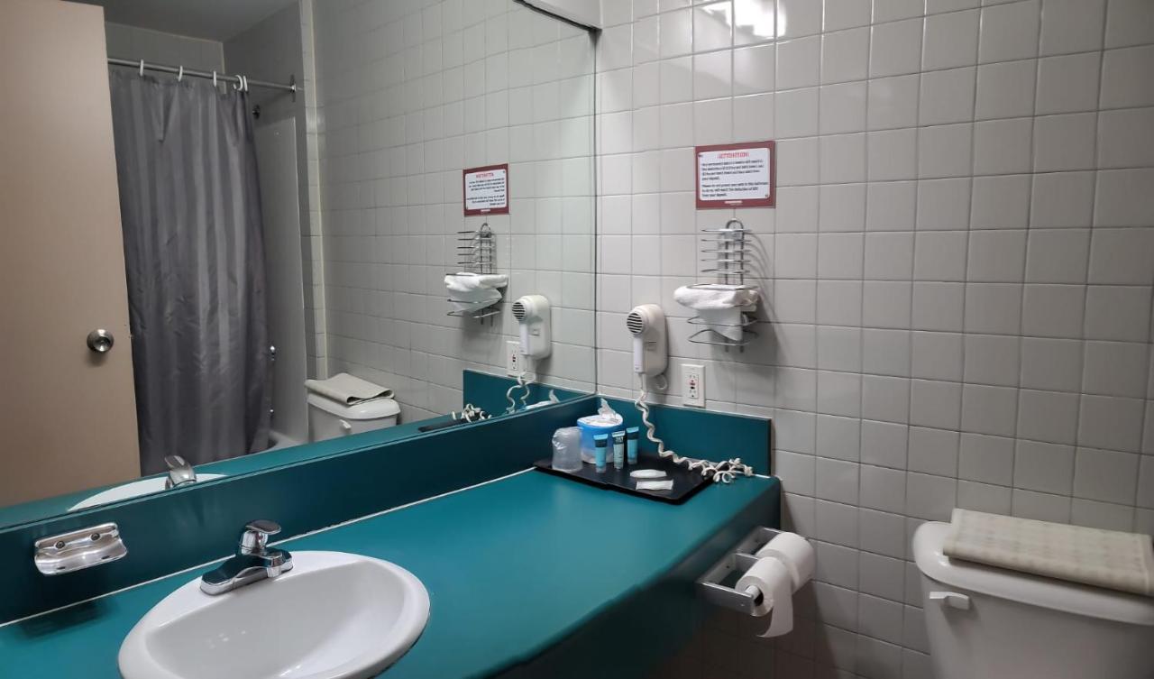 Roadking Inns Motel Calgary Bagian luar foto