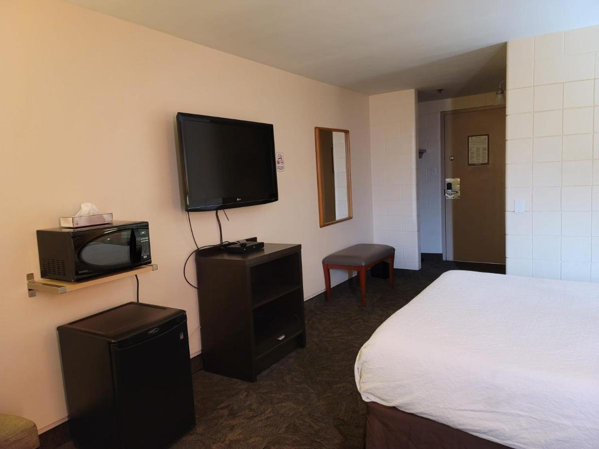 Roadking Inns Motel Calgary Bagian luar foto