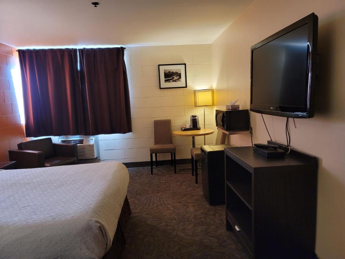Roadking Inns Motel Calgary Bagian luar foto