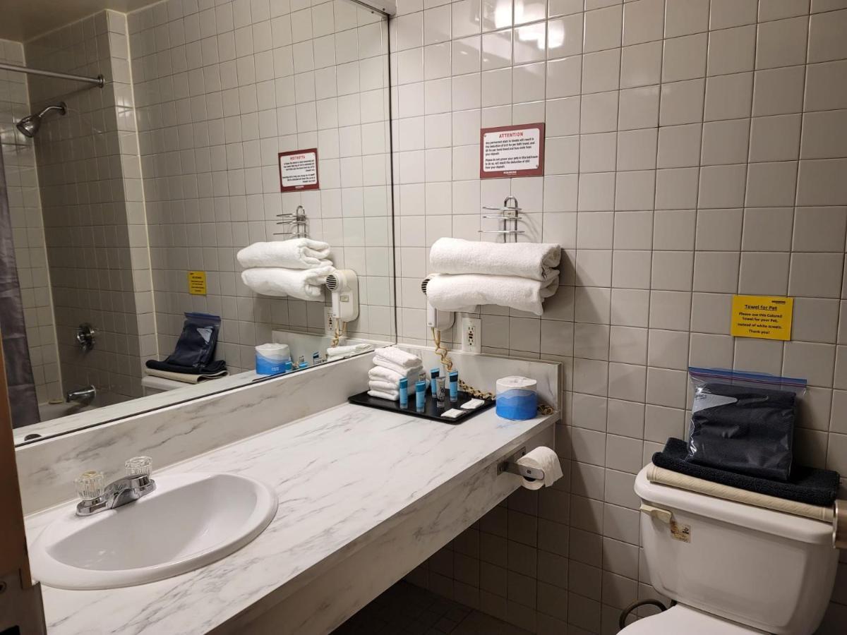 Roadking Inns Motel Calgary Bagian luar foto
