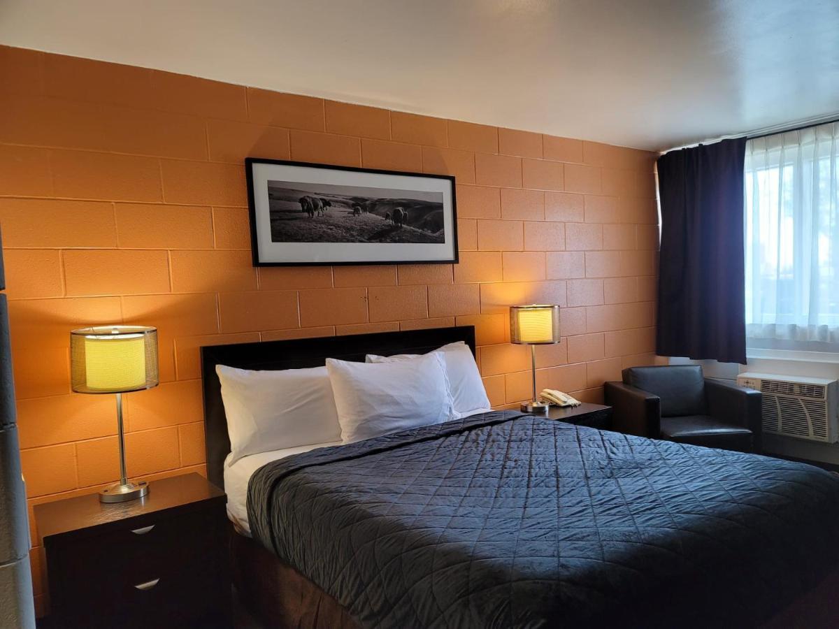 Roadking Inns Motel Calgary Bagian luar foto