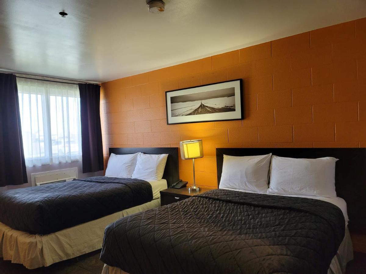 Roadking Inns Motel Calgary Bagian luar foto