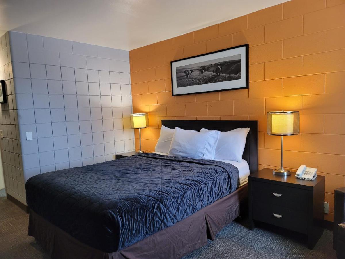 Roadking Inns Motel Calgary Bagian luar foto