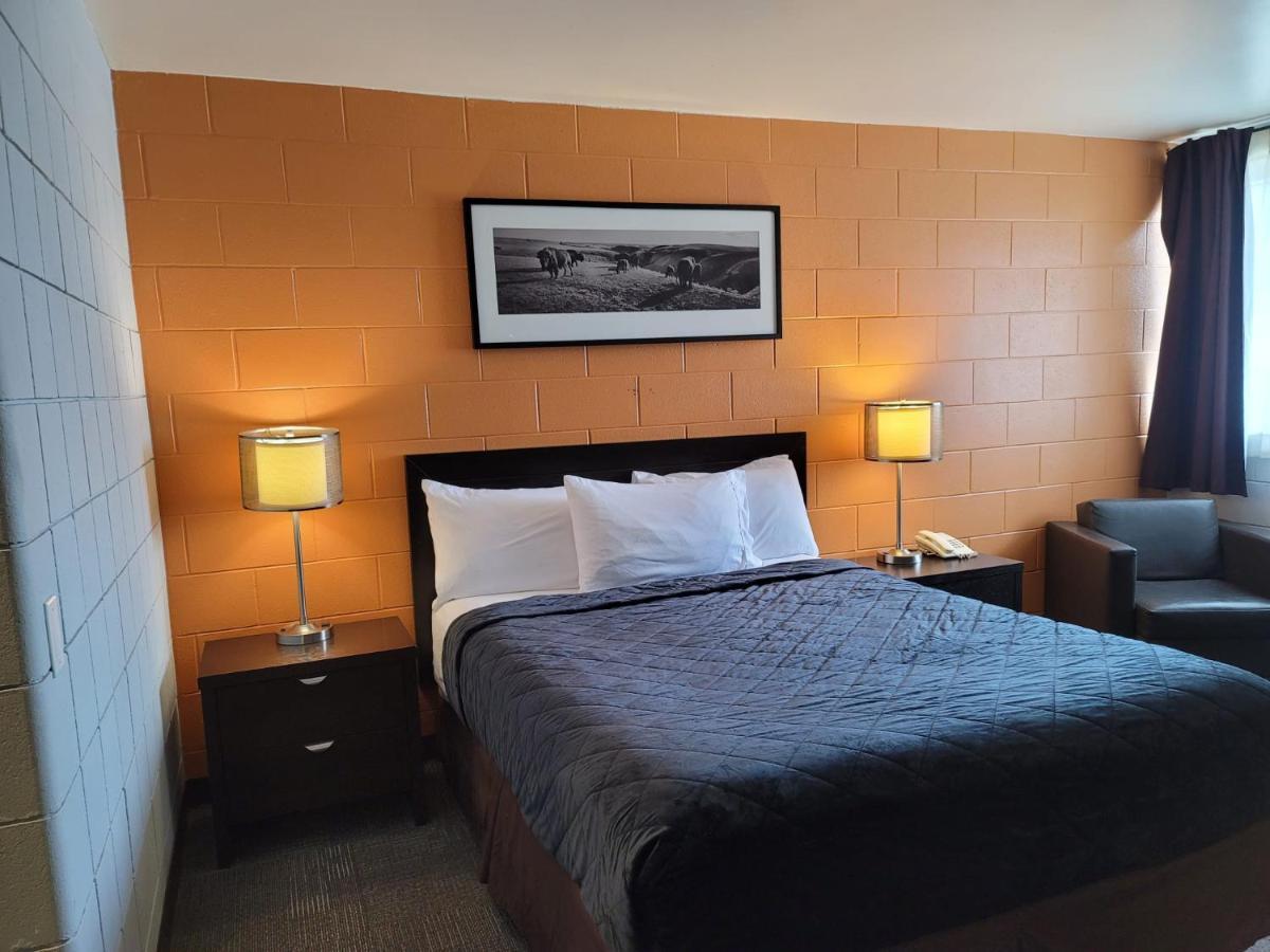 Roadking Inns Motel Calgary Bagian luar foto